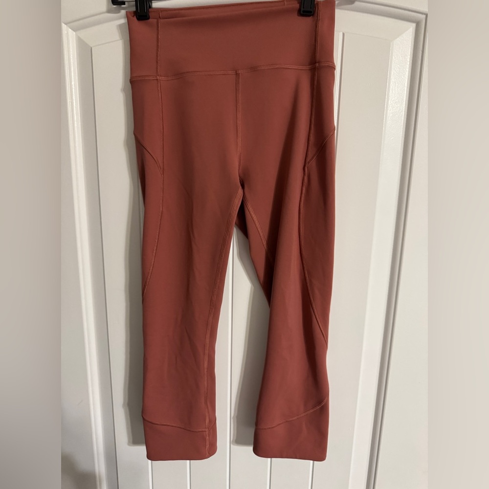 Lululemon in movement cropped leggings
